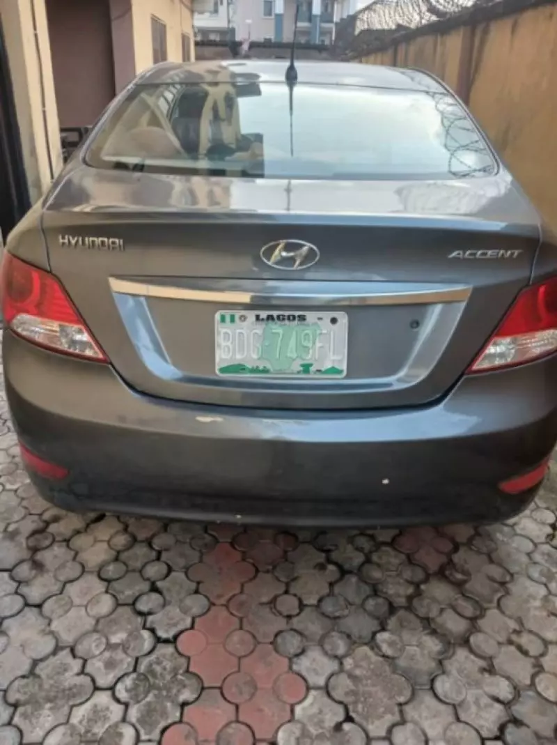 Hyundai Accent   - 2012