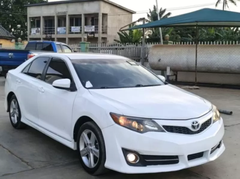 Toyota Camry   - 2012