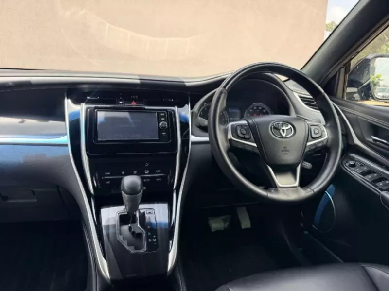 Toyota Harrier   - 2018
