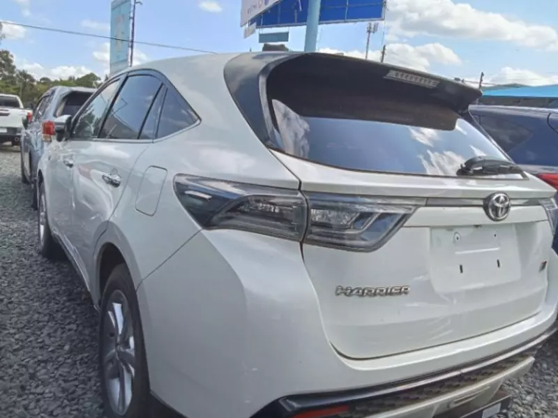 Toyota Harrier   - 2016