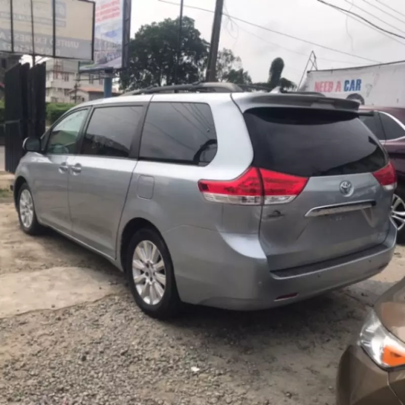 Toyota Sienna   - 2012