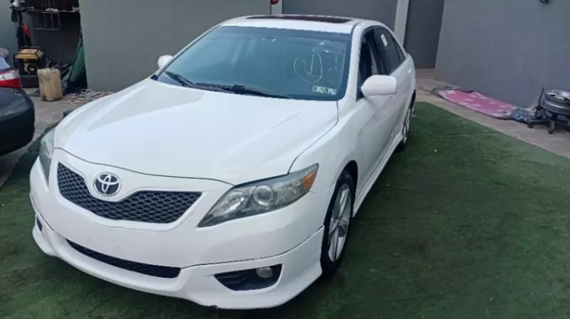 Toyota Camry   - 2011