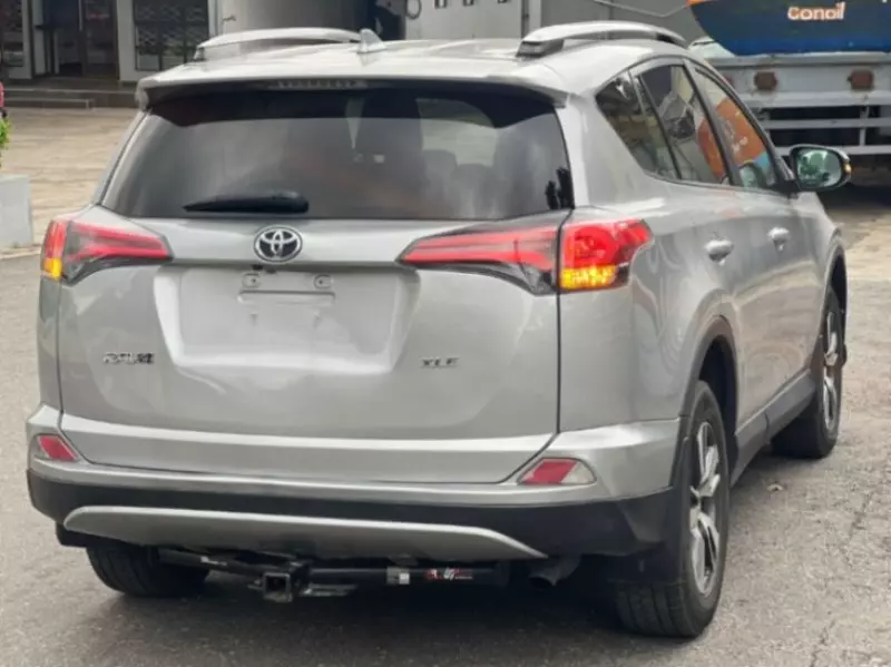 Toyota RAV4   - 2018