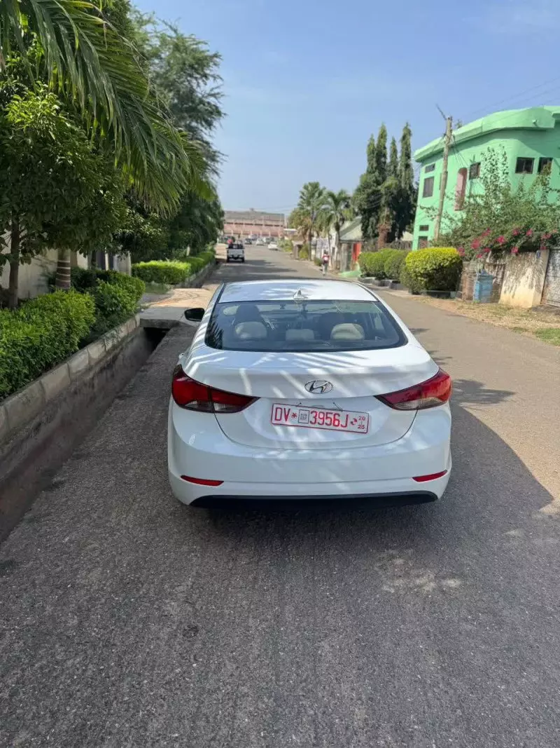 Hyundai Elantra - 2016