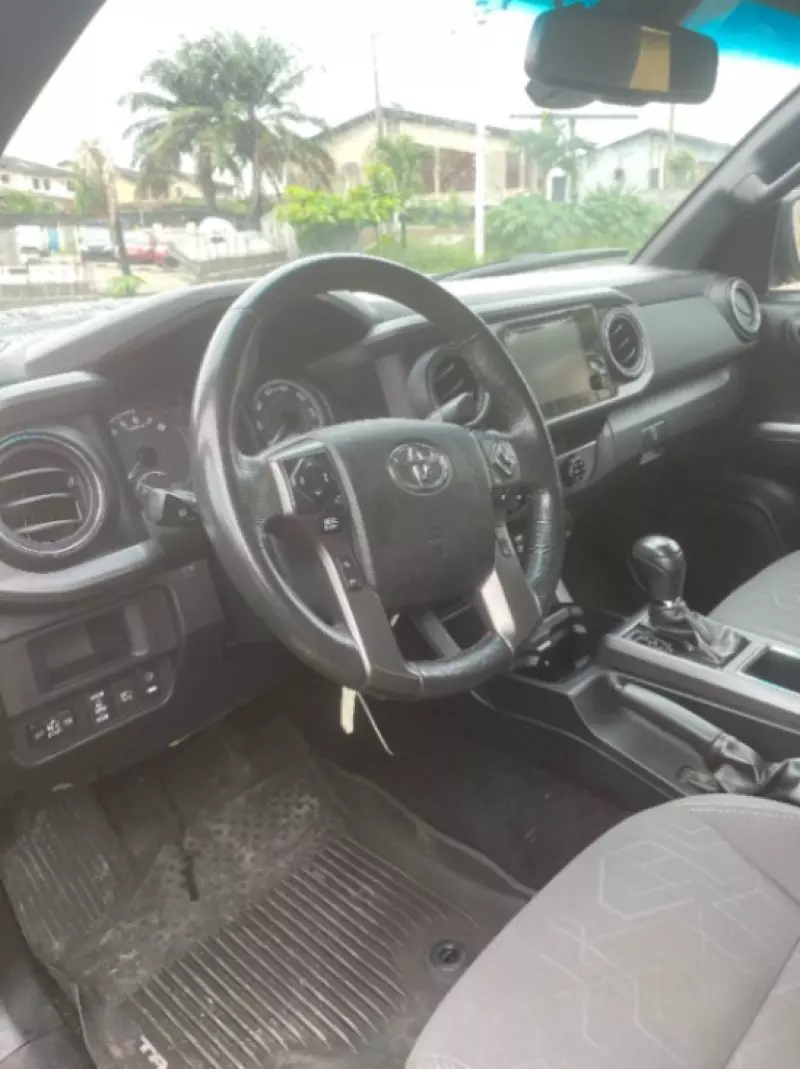 Toyota Tacoma   - 2018