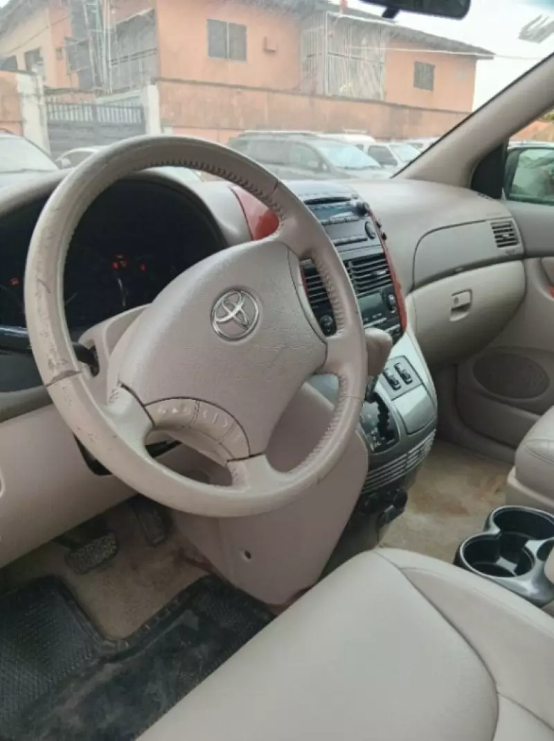 Toyota Sienna   - 2006