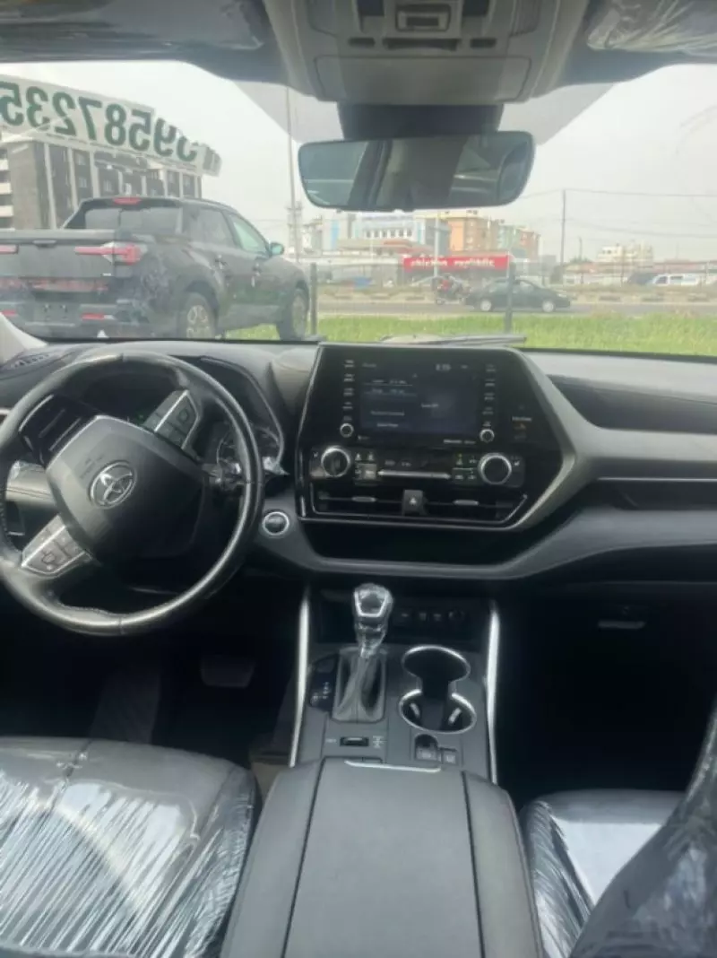 Toyota Highlander   - 2020