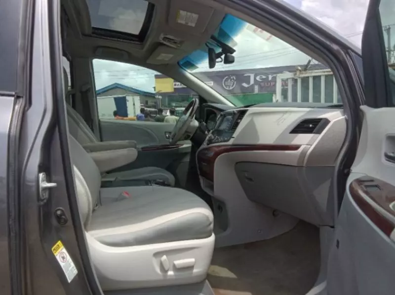 Toyota Sienna   - 2013