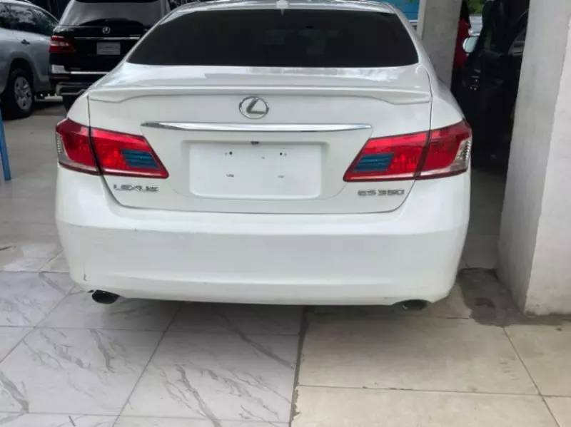 Lexus ES   - 2010