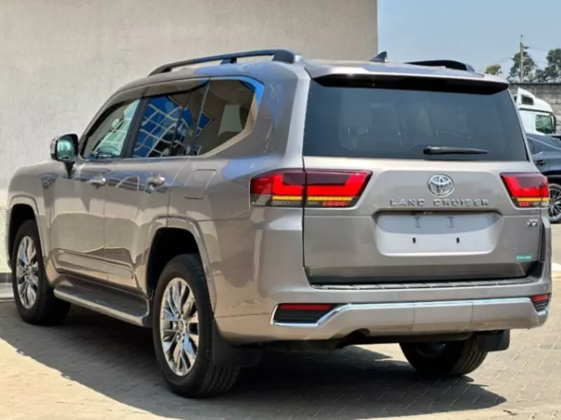 Toyota LAND CRUISER 300 LC300   - 2023