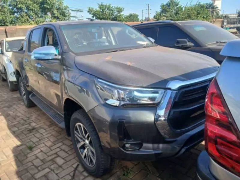 Toyota Hilux   - 2025