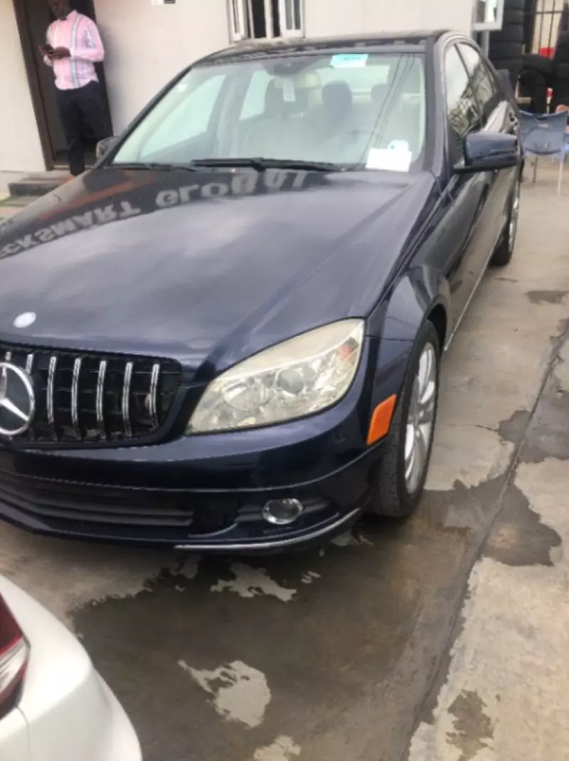 Mercedes-Benz 300   - 2010