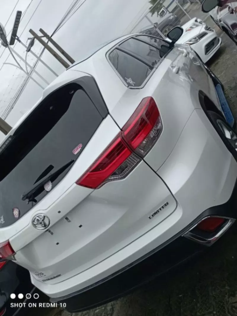 Toyota Highlander   - 2017