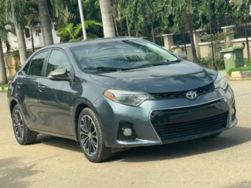 TOYOTA Corolla   - 2015