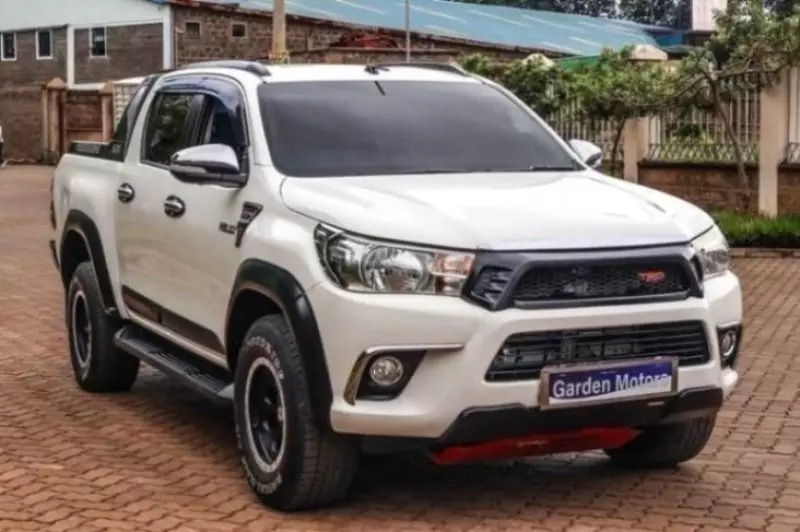 Toyota Hilux   - 2016