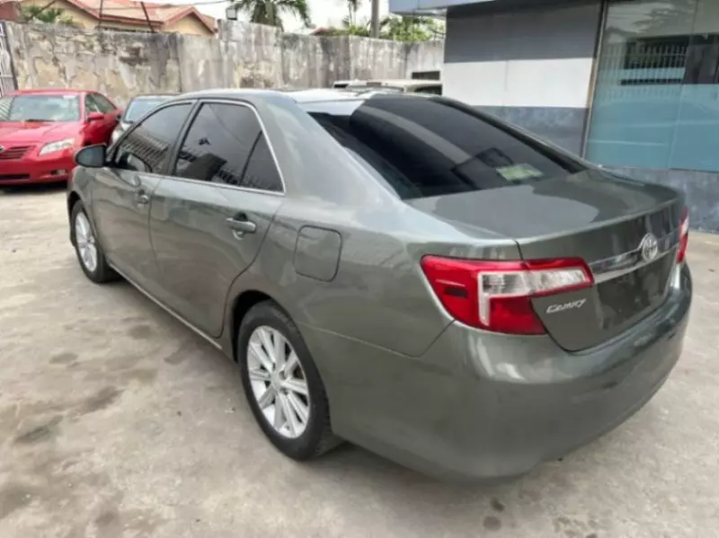 Toyota Camry   - 2013