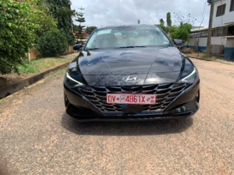 Hyundai Elantra   - 2021