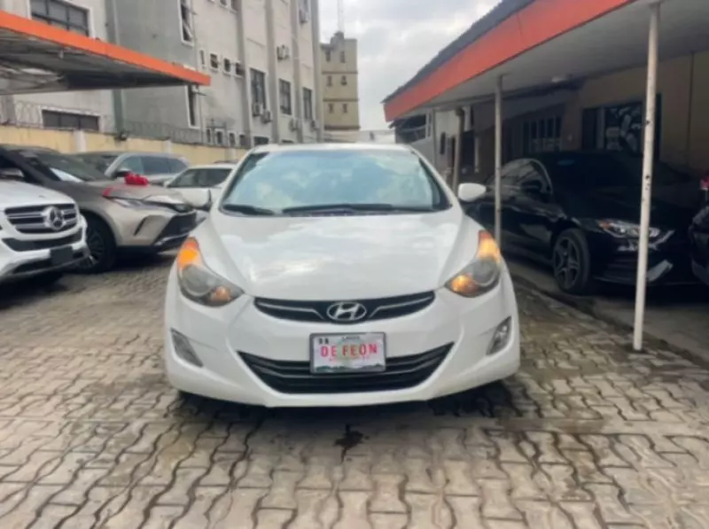Hyundai Elantra   - 2013