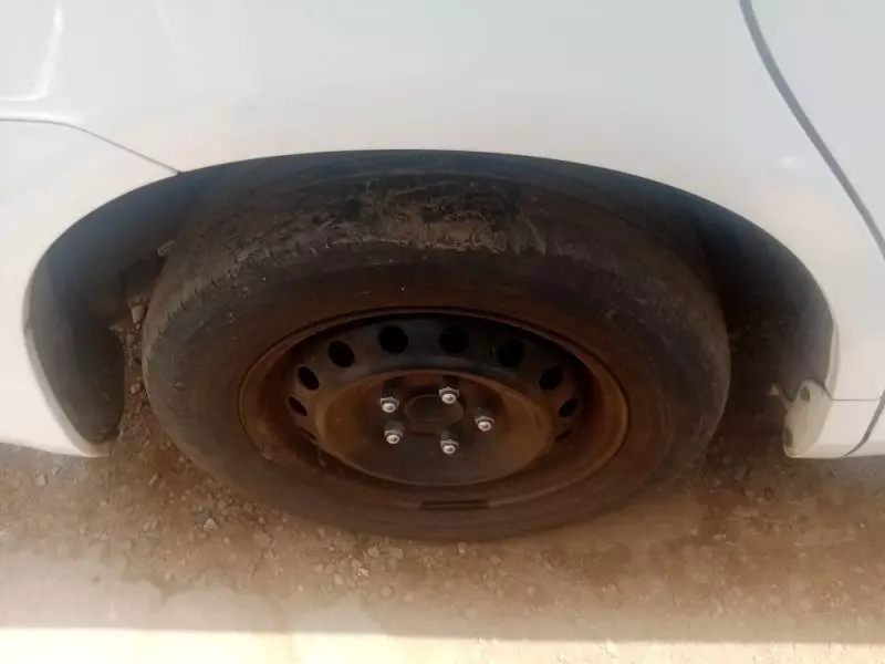Toyota Noah   - 2012