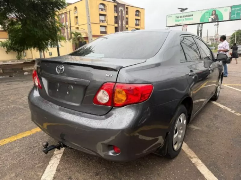 TOYOTA Corolla   - 2010
