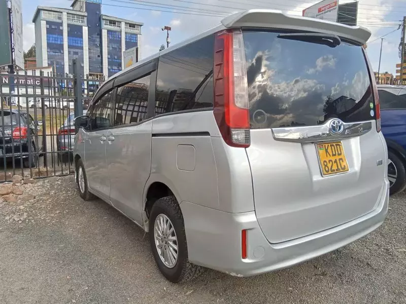 Toyota Noah Hybrid   - 2014
