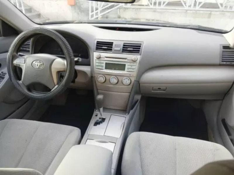 Toyota Camry   - 2010
