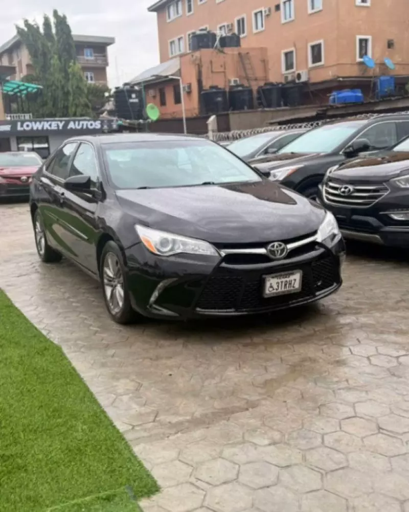 Toyota Camry   - 2016