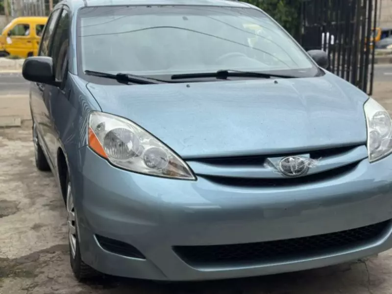 Toyota Sienna   - 2009