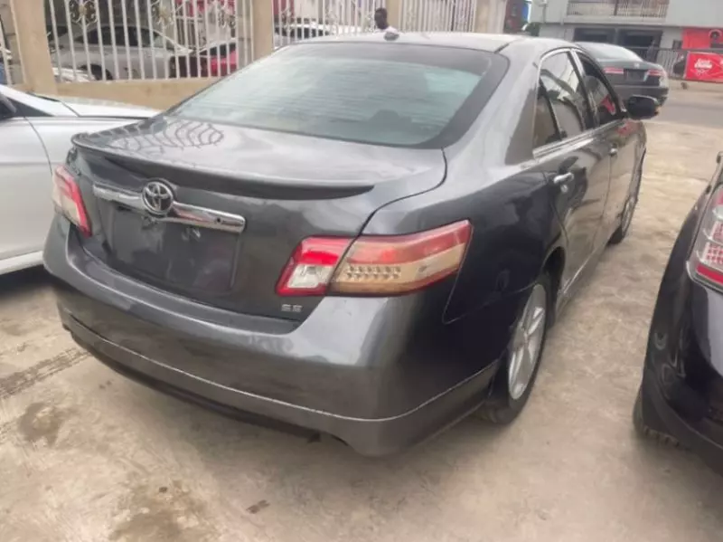 Toyota Camry   - 2010