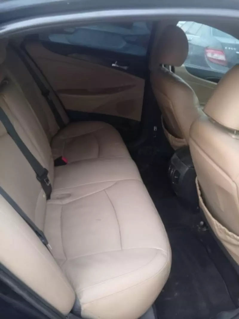 Hyundai Sonata   - 2010