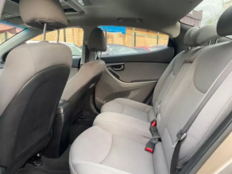 Hyundai Elantra   - 2013