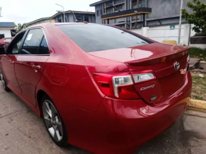 Toyota Camry   - 2012