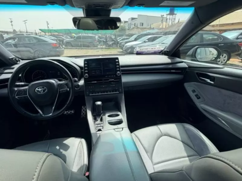 Toyota Avalon   - 2019