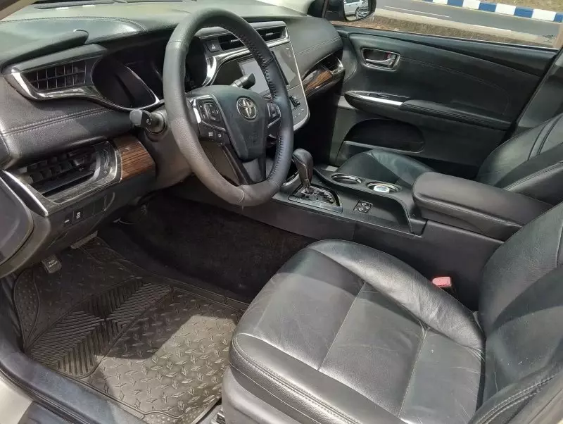 Toyota Avalon   - 2013