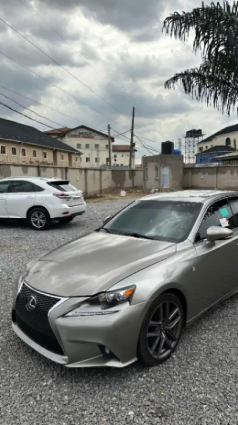 Lexus IS   - 2015