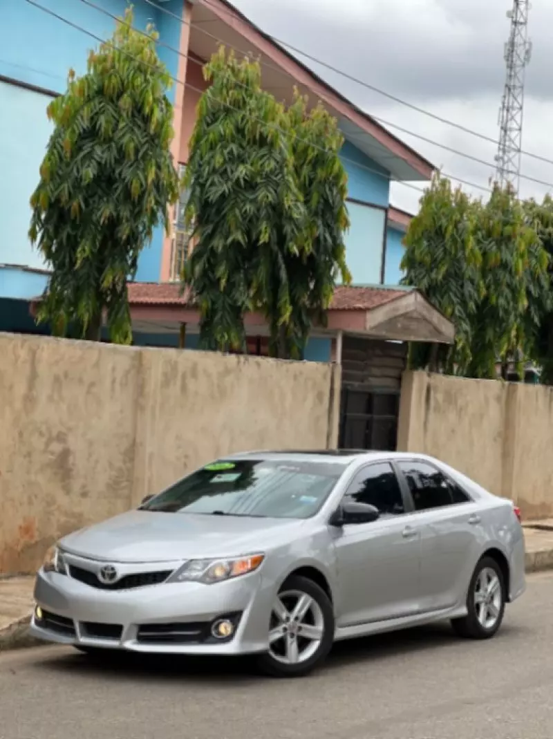 Toyota Camry   - 2012