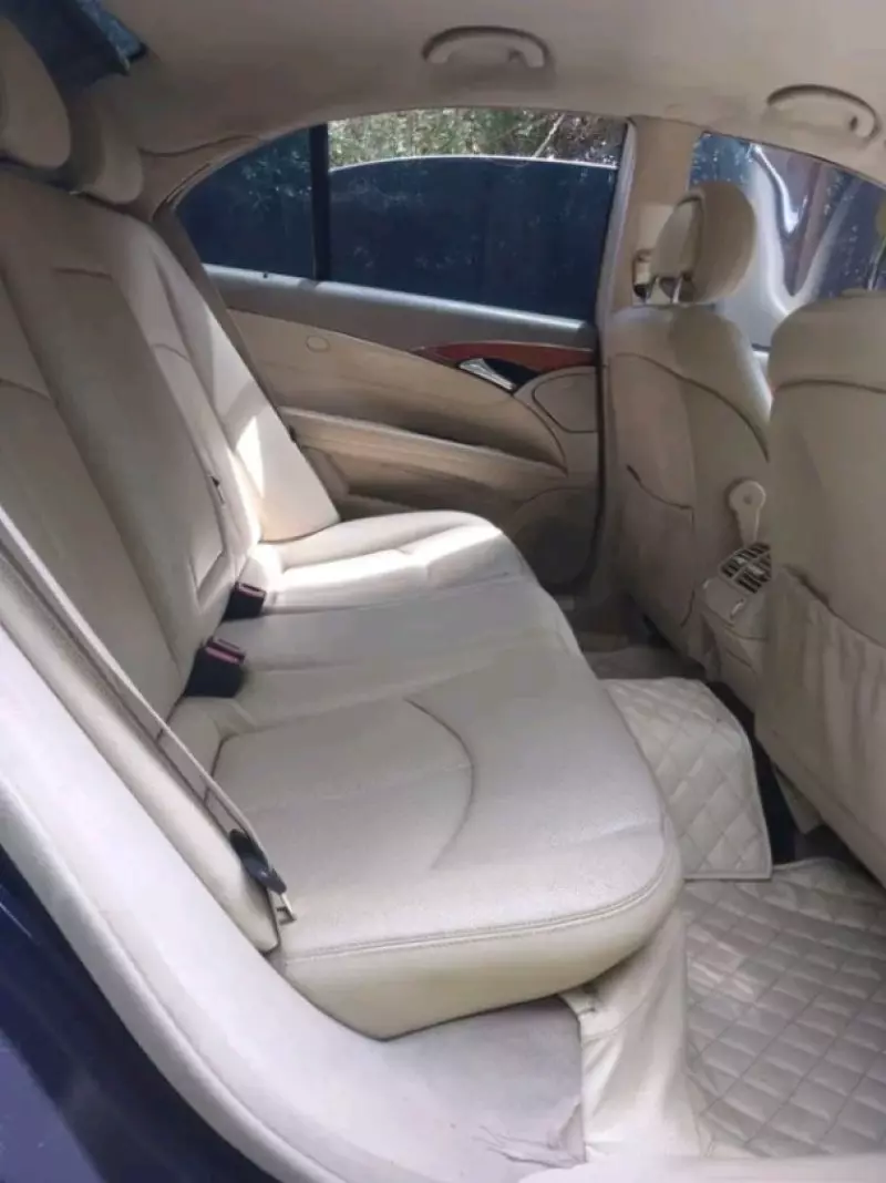 Mercedes-Benz E200   - 2005