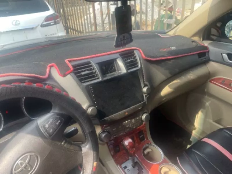 Toyota Highlander   - 2010