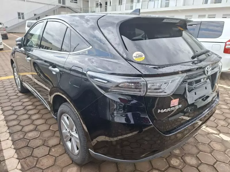 Toyota Harrier   - 2017