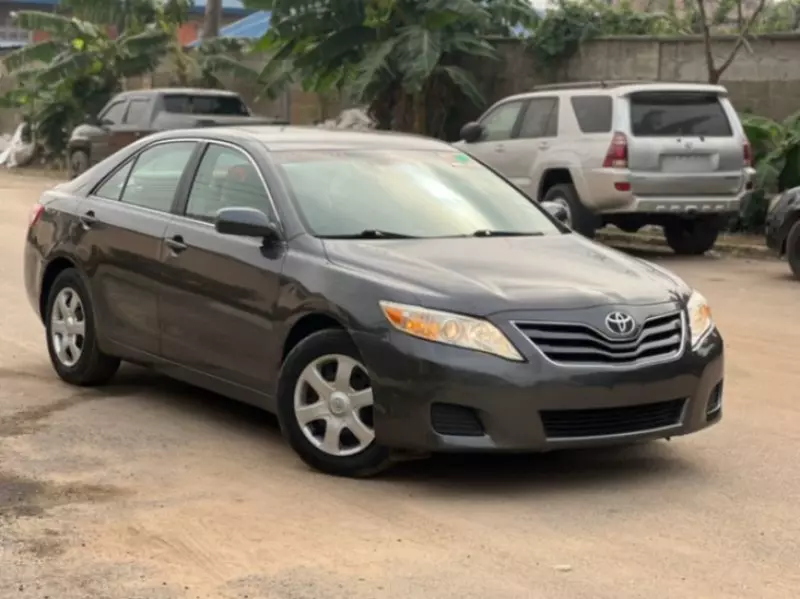 Toyota Camry   - 2010