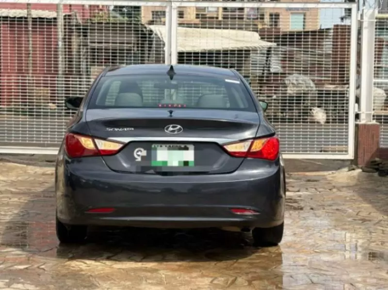 Hyundai Sonata   - 2011