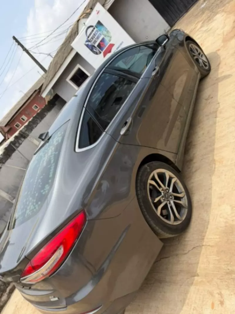Ford Fusion   - 2019