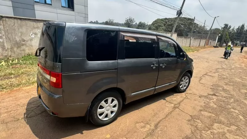 Mitsubishi Delica    - 2015
