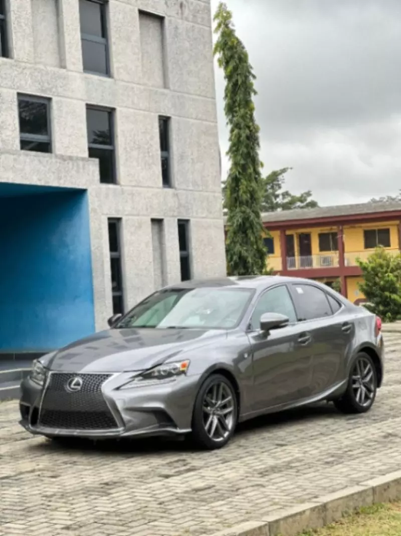 Lexus IS   - 2015
