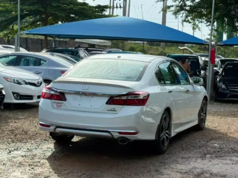 Honda Accord   - 2016