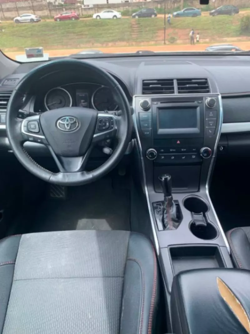 TOYOTA Camry - 2017