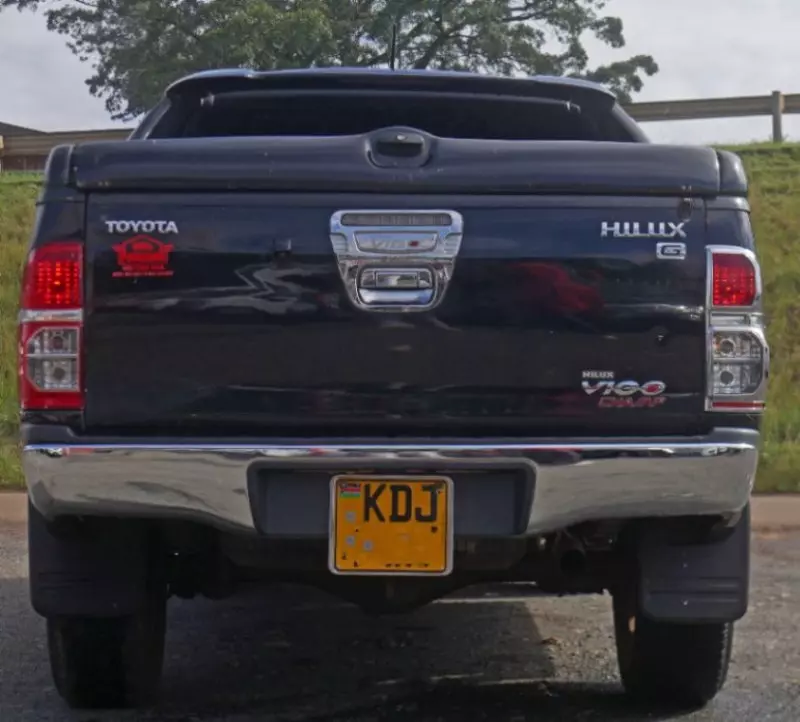Toyota Hilux   - 2015