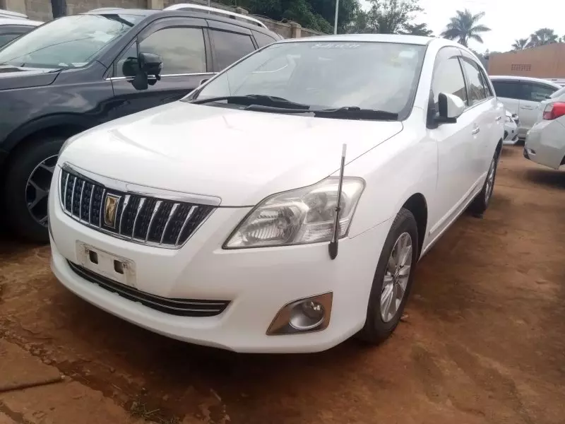 Toyota Premio    - 2016