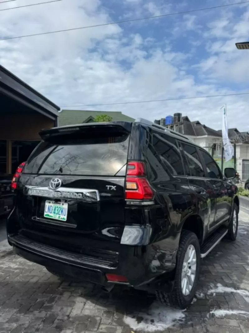TOYOTA Prado - 2012
