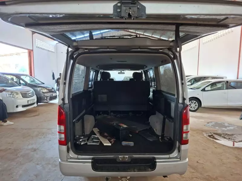 Toyota Hiace   - 2012